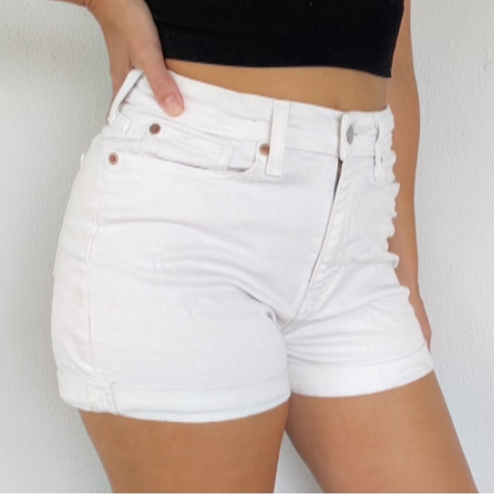 Levi Strauss Signature white high rise cuffed cotton stretch mom shorts size 28
